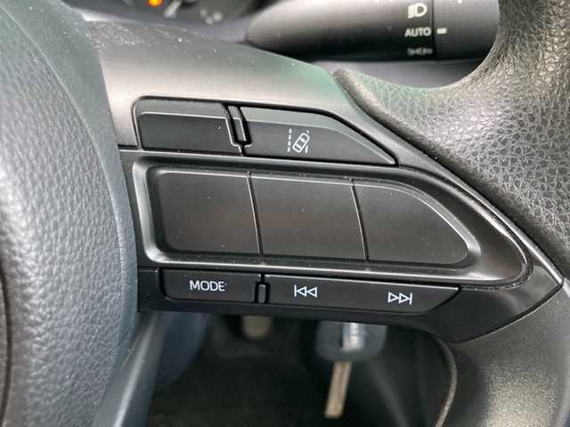 トヨタ ヤリス X 愛媛県 2020(令2)年 2万km シルバー ディスプレイオーディオ /・ナビキット /・Bluetooth USB /ビルトインETC /プリクラッシュセーフティー  /・衝突軽減ブレーキ /・レーンキープアシスト /・クリアランスソナー /・標識認識機能 /・オートハイビーム /アイドリングストップ/フロアマット/電動格納ミラー/・ウィンカーミラー /リモコンキー/・スペアキー/取扱説明書/保証書