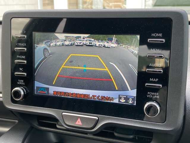 トヨタ ヤリス X 愛媛県 2020(令2)年 2万km シルバー ディスプレイオーディオ /・ナビキット /・Bluetooth USB /ビルトインETC /プリクラッシュセーフティー  /・衝突軽減ブレーキ /・レーンキープアシスト /・クリアランスソナー /・標識認識機能 /・オートハイビーム /アイドリングストップ/フロアマット/電動格納ミラー/・ウィンカーミラー /リモコンキー/・スペアキー/取扱説明書/保証書