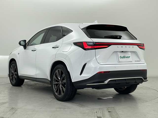 レクサス ＮＸ 350h Fスポーツ 宮城県 2023(令5)年 5.3万km ホワイトノーヴァガラスフレーク 禁煙車/ムーンルーフ/パノラミックビューモニター/Lexus Safety System＋/・プリクラッシュセーフティ/・レーントレーシングアシスト/・ITS Connect/・レーダークルーズコントロール/・オートマチックハイビーム/・ロードサインアシスト/ブラインドスポットモニター/ヘッドアップディスプレイ/リアクロストラフィックアラート/純正14インチナビ/・CD.DVD.BT.USB/・フルセグTV/電動リアゲート/本革シート/・前席パワーシート/・前席シートヒーター/・前席シートベンチレーション/ビルトインETC2.0/ドライブレコーダ（FR）/デジタルミラー/革巻きステアリング/・ステアリングヒーター/・パドルシフト/・ステアリングスイッチ/三眼LEDヘッドライト/LEDフォグライト/プッシュスタート/スマートキー×2/カードキー/純正20インチAW
