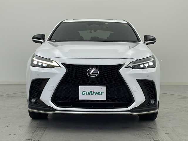 レクサス ＮＸ 350h Fスポーツ 宮城県 2023(令5)年 5.3万km ホワイトノーヴァガラスフレーク 禁煙車/ムーンルーフ/パノラミックビューモニター/Lexus Safety System＋/・プリクラッシュセーフティ/・レーントレーシングアシスト/・ITS Connect/・レーダークルーズコントロール/・オートマチックハイビーム/・ロードサインアシスト/ブラインドスポットモニター/ヘッドアップディスプレイ/リアクロストラフィックアラート/純正14インチナビ/・CD.DVD.BT.USB/・フルセグTV/電動リアゲート/本革シート/・前席パワーシート/・前席シートヒーター/・前席シートベンチレーション/ビルトインETC2.0/ドライブレコーダ（FR）/デジタルミラー/革巻きステアリング/・ステアリングヒーター/・パドルシフト/・ステアリングスイッチ/三眼LEDヘッドライト/LEDフォグライト/プッシュスタート/スマートキー×2/カードキー/純正20インチAW