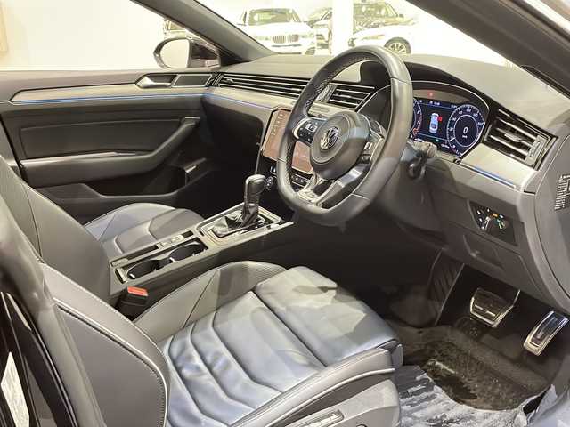 フォルクスワーゲン アルテオン TSI 4モーション Rラインアドバンス 新潟県 2019(平31)年 1.3万km ディープブラックパールエフェクト アダプティブクルーズコントロール/レーンキープアシストシステム/渋滞時追従支援システム/ダイナミックライトアシスト/全周囲カメラ/ETC2.0/駐車支援システム/パークディスタンスコントロール/プリクラッシュブレーキシステム/ESC/ブレーキアシスト/パワーテールゲート/パドルシフト/インテリアアンビエントライト/パワーシート（D席、N席）/シートマッサージ機能（D席）/シートヒーター（全席）/４WD/アイドリングストップ/プッシュスタート/ドライブレコーダー