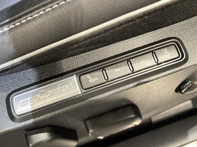 フォルクスワーゲン アルテオン TSI 4モーション Rラインアドバンス 新潟県 2019(平31)年 1.3万km ディープブラックパールエフェクト アダプティブクルーズコントロール/レーンキープアシストシステム/渋滞時追従支援システム/ダイナミックライトアシスト/全周囲カメラ/ETC2.0/駐車支援システム/パークディスタンスコントロール/プリクラッシュブレーキシステム/ESC/ブレーキアシスト/パワーテールゲート/パドルシフト/インテリアアンビエントライト/パワーシート（D席、N席）/シートマッサージ機能（D席）/シートヒーター（全席）/４WD/アイドリングストップ/プッシュスタート/ドライブレコーダー