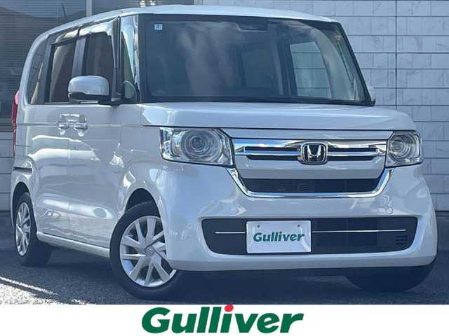 ホンダ Ｎ ＢＯＸ G 福岡県 2022(令4)年 1.2万km プラチナホワイトパール ワンオーナー/カロッツエリアディスプレイオーディオ【FH-3500DVS】/(AM/FM/CD/DVD/Bluetooth/iPod)/バックカメラ/ホンダセンシング/・衝突軽減ブレーキ/・誤発進抑制機能/・後方誤発進抑制機能/・歩行者事故低減ステアリング/・路外逸脱抑制機能/・先行車発進お知らせ機能/・標識認識機能/・アダプティブクルーズコントロール/・車線維持支援システム/横滑り抑制機能/盗難防止装置/両側スライドドア/カロッツエリア前方ドライブレコーダー【VREC-DZ300】/社外フロアマット/電格ウィンカーミラー/ドアバイザー/ステアリングスイッチ/プッシュスタート/ブレーキホールド/ISOFIX/アクセサリーソケット/スペアキー×1/保証書/取扱説明書/ナビ取扱説明書