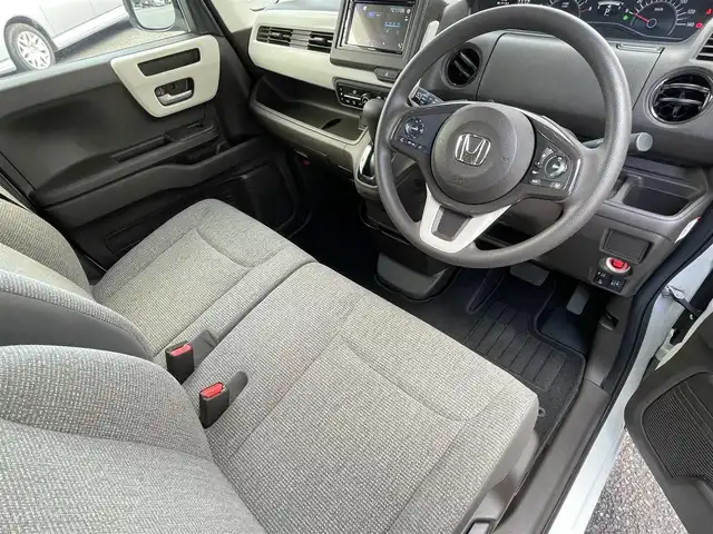 ホンダ Ｎ ＢＯＸ G 福岡県 2022(令4)年 1.2万km プラチナホワイトパール ワンオーナー/カロッツエリアディスプレイオーディオ【FH-3500DVS】/(AM/FM/CD/DVD/Bluetooth/iPod)/バックカメラ/ホンダセンシング/・衝突軽減ブレーキ/・誤発進抑制機能/・後方誤発進抑制機能/・歩行者事故低減ステアリング/・路外逸脱抑制機能/・先行車発進お知らせ機能/・標識認識機能/・アダプティブクルーズコントロール/・車線維持支援システム/横滑り抑制機能/盗難防止装置/両側スライドドア/カロッツエリア前方ドライブレコーダー【VREC-DZ300】/社外フロアマット/電格ウィンカーミラー/ドアバイザー/ステアリングスイッチ/プッシュスタート/ブレーキホールド/ISOFIX/アクセサリーソケット/スペアキー×1/保証書/取扱説明書/ナビ取扱説明書