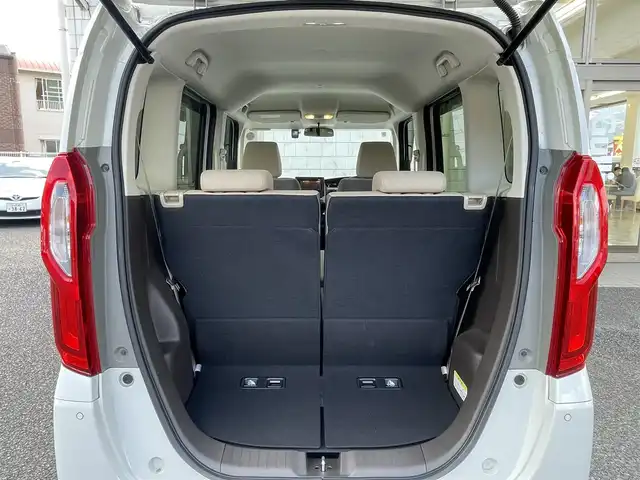 ホンダ Ｎ ＢＯＸ G 福岡県 2022(令4)年 1.2万km プラチナホワイトパール ワンオーナー/カロッツエリアディスプレイオーディオ【FH-3500DVS】/(AM/FM/CD/DVD/Bluetooth/iPod)/バックカメラ/ホンダセンシング/・衝突軽減ブレーキ/・誤発進抑制機能/・後方誤発進抑制機能/・歩行者事故低減ステアリング/・路外逸脱抑制機能/・先行車発進お知らせ機能/・標識認識機能/・アダプティブクルーズコントロール/・車線維持支援システム/横滑り抑制機能/盗難防止装置/両側スライドドア/カロッツエリア前方ドライブレコーダー【VREC-DZ300】/社外フロアマット/電格ウィンカーミラー/ドアバイザー/ステアリングスイッチ/プッシュスタート/ブレーキホールド/ISOFIX/アクセサリーソケット/スペアキー×1/保証書/取扱説明書/ナビ取扱説明書