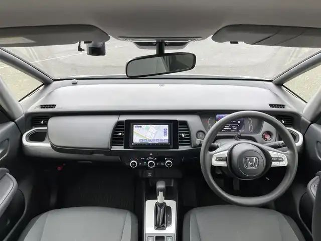ホンダ フィット ベーシック 道央・札幌 2020(令2)年 5.2万km ルナシルバーM ４WD/社外メモリーナビ/CD/SD/BT/ワンセグ/衝突被害軽減ブレーキ/横滑り防止装置/アダプティブクルーズコントロール/レーンキープアシスト/クリアランスソナー/無効】/４WD/社外メモリーナビ/CD/SD/BT/ワンセグ/衝突被害軽減ブレーキ/横滑り防止装置/アダプティブクルーズコントロール/レーンキープアシスト/クリアランスソナー/バックカメラ/ビルトインETC/ドライブレコーダー/アイドリングストップ/ECONモード/ワイパーデアイサー/ステアリングリモコン/電動パーキング/ブレーキホールド/プッシュスタート/スマートキー/ハロゲンヘッドライト/ヘッドライトレベライザー/電動格納ミラー/ヒーテッドドアミラー/ウィンカーミラー/フロアマット/レンタカー登録