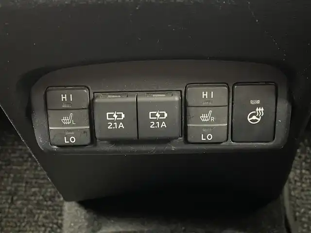 トヨタ シエンタ G クエロ 大分県 2018(平30)年 5.9万km ホワイトパールクリスタルシャイン 純正ナビ/CD/DVD/BT/フルセグ/全方位カメラ/ETC/シートヒーター（D/N）/ステアリングヒーター/ステアリングスイッチ/両側パワースライドドア/オートライト/トヨタセーフティーセンス/・衝突軽減ブレーキ/・レーンキープアシスト/・先行発進お知らせ/・オートハイビーム/モデリスタエアロ（F/S/R）/社外15インチアルミホイール