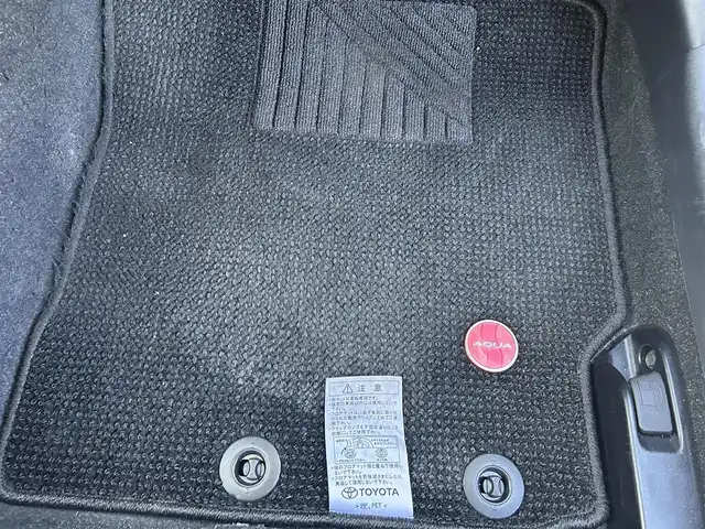 トヨタ アクア G ブラックソフトレザーセレ 栃木県 2017(平29)年 4.4万km スーパーレッドⅤ トヨタセーフティセンスC/・プリクラッシュセーフティシステム/・レーンディパーチャーアラート/・オートマチックハイビーム/純正メモリナビ/TV/CD/Bluetooth/SD/バックカメラ/ビルトインETC/スマートキー/プッシュEgスタート/合皮ブラックソフトレザーシート/シートヒーター/LEDヘッドライト/純正フロアマット/ドライブレコーダー/クルーズコントロール/ステアリングリモコン