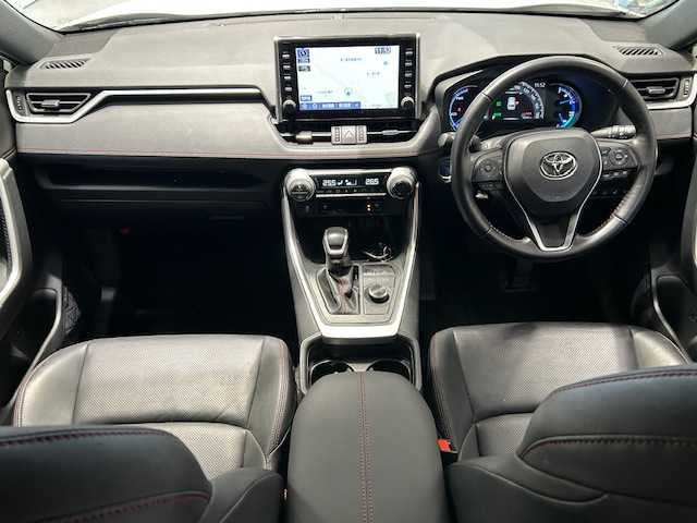トヨタ ＲＡＶ４ ＰＨＶ G Z 宮城県 2021(令3)年 4.3万km ホワイトパールクリスタルシャイン ガーニッシュ（フロント/サイド/リア）/トヨタセーフティーセンス/・車線逸脱警報装置/・ブラインドスポットモニター/・プリクラッシュセーフティ/・パーキングサポートブレーキ/・ロードサインアシスト/・先行車発進告知機能/純正ナビ/・フルセグTV/・Bluetooth/USB/・全方位カメラ/・2.0ETC/・ドライブレコーダー（前後）/・純正充電ケーブル/・100V充電/アイドリングストップ/電子パーキング/・オートブレーキホールド/革巻きステアリング/・ステアリングスイッチ/レザーシート/・パワーシート（運転席/助手席）/・エアシート（運転席/助手席）/・シートヒーター（運転席/助手席）/LEDヘッドライト/・オートハイビーム/・オートライト/純正フロアマット