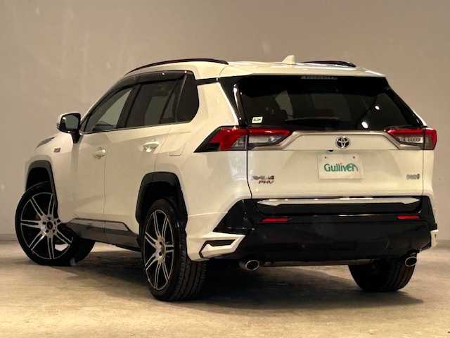 トヨタ ＲＡＶ４ ＰＨＶ G Z 宮城県 2021(令3)年 4.3万km ホワイトパールクリスタルシャイン ガーニッシュ（フロント/サイド/リア）/トヨタセーフティーセンス/・車線逸脱警報装置/・ブラインドスポットモニター/・プリクラッシュセーフティ/・パーキングサポートブレーキ/・ロードサインアシスト/・先行車発進告知機能/純正ナビ/・フルセグTV/・Bluetooth/USB/・全方位カメラ/・2.0ETC/・ドライブレコーダー（前後）/・純正充電ケーブル/・100V充電/アイドリングストップ/電子パーキング/・オートブレーキホールド/革巻きステアリング/・ステアリングスイッチ/レザーシート/・パワーシート（運転席/助手席）/・エアシート（運転席/助手席）/・シートヒーター（運転席/助手席）/LEDヘッドライト/・オートハイビーム/・オートライト/純正フロアマット