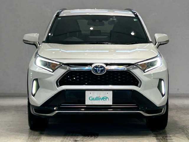 トヨタ ＲＡＶ４ ＰＨＶ G Z 宮城県 2021(令3)年 4.3万km ホワイトパールクリスタルシャイン ガーニッシュ（フロント/サイド/リア）/トヨタセーフティーセンス/・車線逸脱警報装置/・ブラインドスポットモニター/・プリクラッシュセーフティ/・パーキングサポートブレーキ/・ロードサインアシスト/・先行車発進告知機能/純正ナビ/・フルセグTV/・Bluetooth/USB/・全方位カメラ/・2.0ETC/・ドライブレコーダー（前後）/・純正充電ケーブル/・100V充電/アイドリングストップ/電子パーキング/・オートブレーキホールド/革巻きステアリング/・ステアリングスイッチ/レザーシート/・パワーシート（運転席/助手席）/・エアシート（運転席/助手席）/・シートヒーター（運転席/助手席）/LEDヘッドライト/・オートハイビーム/・オートライト/純正フロアマット