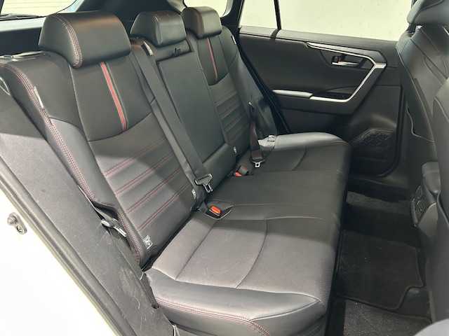 トヨタ ＲＡＶ４ ＰＨＶ G Z 宮城県 2021(令3)年 4.3万km ホワイトパールクリスタルシャイン ガーニッシュ（フロント/サイド/リア）/トヨタセーフティーセンス/・車線逸脱警報装置/・ブラインドスポットモニター/・プリクラッシュセーフティ/・パーキングサポートブレーキ/・ロードサインアシスト/・先行車発進告知機能/純正ナビ/・フルセグTV/・Bluetooth/USB/・全方位カメラ/・2.0ETC/・ドライブレコーダー（前後）/・純正充電ケーブル/・100V充電/アイドリングストップ/電子パーキング/・オートブレーキホールド/革巻きステアリング/・ステアリングスイッチ/レザーシート/・パワーシート（運転席/助手席）/・エアシート（運転席/助手席）/・シートヒーター（運転席/助手席）/LEDヘッドライト/・オートハイビーム/・オートライト/純正フロアマット