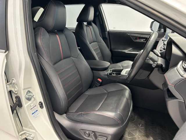 トヨタ ＲＡＶ４ ＰＨＶ G Z 宮城県 2021(令3)年 4.3万km ホワイトパールクリスタルシャイン ガーニッシュ（フロント/サイド/リア）/トヨタセーフティーセンス/・車線逸脱警報装置/・ブラインドスポットモニター/・プリクラッシュセーフティ/・パーキングサポートブレーキ/・ロードサインアシスト/・先行車発進告知機能/純正ナビ/・フルセグTV/・Bluetooth/USB/・全方位カメラ/・2.0ETC/・ドライブレコーダー（前後）/・純正充電ケーブル/・100V充電/アイドリングストップ/電子パーキング/・オートブレーキホールド/革巻きステアリング/・ステアリングスイッチ/レザーシート/・パワーシート（運転席/助手席）/・エアシート（運転席/助手席）/・シートヒーター（運転席/助手席）/LEDヘッドライト/・オートハイビーム/・オートライト/純正フロアマット