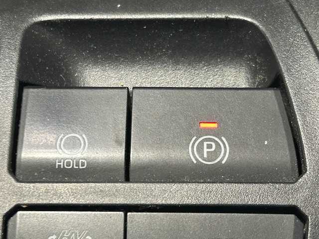 トヨタ ＲＡＶ４ ＰＨＶ G Z 宮城県 2021(令3)年 4.3万km ホワイトパールクリスタルシャイン ガーニッシュ（フロント/サイド/リア）/トヨタセーフティーセンス/・車線逸脱警報装置/・ブラインドスポットモニター/・プリクラッシュセーフティ/・パーキングサポートブレーキ/・ロードサインアシスト/・先行車発進告知機能/純正ナビ/・フルセグTV/・Bluetooth/USB/・全方位カメラ/・2.0ETC/・ドライブレコーダー（前後）/・純正充電ケーブル/・100V充電/アイドリングストップ/電子パーキング/・オートブレーキホールド/革巻きステアリング/・ステアリングスイッチ/レザーシート/・パワーシート（運転席/助手席）/・エアシート（運転席/助手席）/・シートヒーター（運転席/助手席）/LEDヘッドライト/・オートハイビーム/・オートライト/純正フロアマット