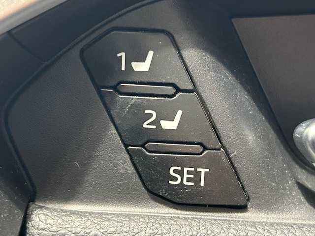 トヨタ ＲＡＶ４ ＰＨＶ G Z 宮城県 2021(令3)年 4.3万km ホワイトパールクリスタルシャイン ガーニッシュ（フロント/サイド/リア）/トヨタセーフティーセンス/・車線逸脱警報装置/・ブラインドスポットモニター/・プリクラッシュセーフティ/・パーキングサポートブレーキ/・ロードサインアシスト/・先行車発進告知機能/純正ナビ/・フルセグTV/・Bluetooth/USB/・全方位カメラ/・2.0ETC/・ドライブレコーダー（前後）/・純正充電ケーブル/・100V充電/アイドリングストップ/電子パーキング/・オートブレーキホールド/革巻きステアリング/・ステアリングスイッチ/レザーシート/・パワーシート（運転席/助手席）/・エアシート（運転席/助手席）/・シートヒーター（運転席/助手席）/LEDヘッドライト/・オートハイビーム/・オートライト/純正フロアマット