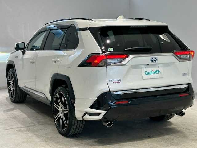 トヨタ ＲＡＶ４ ＰＨＶ G Z 宮城県 2021(令3)年 4.3万km ホワイトパールクリスタルシャイン ガーニッシュ（フロント/サイド/リア）/トヨタセーフティーセンス/・車線逸脱警報装置/・ブラインドスポットモニター/・プリクラッシュセーフティ/・パーキングサポートブレーキ/・ロードサインアシスト/・先行車発進告知機能/純正ナビ/・フルセグTV/・Bluetooth/USB/・全方位カメラ/・2.0ETC/・ドライブレコーダー（前後）/・純正充電ケーブル/・100V充電/アイドリングストップ/電子パーキング/・オートブレーキホールド/革巻きステアリング/・ステアリングスイッチ/レザーシート/・パワーシート（運転席/助手席）/・エアシート（運転席/助手席）/・シートヒーター（運転席/助手席）/LEDヘッドライト/・オートハイビーム/・オートライト/純正フロアマット