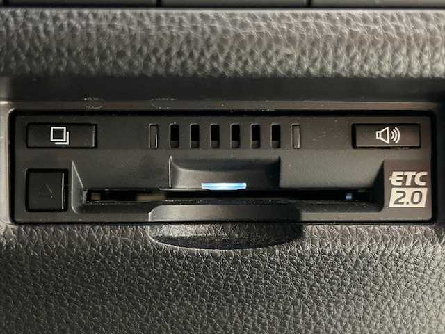 トヨタ ＲＡＶ４ ＰＨＶ G Z 宮城県 2021(令3)年 4.3万km ホワイトパールクリスタルシャイン ガーニッシュ（フロント/サイド/リア）/トヨタセーフティーセンス/・車線逸脱警報装置/・ブラインドスポットモニター/・プリクラッシュセーフティ/・パーキングサポートブレーキ/・ロードサインアシスト/・先行車発進告知機能/純正ナビ/・フルセグTV/・Bluetooth/USB/・全方位カメラ/・2.0ETC/・ドライブレコーダー（前後）/・純正充電ケーブル/・100V充電/アイドリングストップ/電子パーキング/・オートブレーキホールド/革巻きステアリング/・ステアリングスイッチ/レザーシート/・パワーシート（運転席/助手席）/・エアシート（運転席/助手席）/・シートヒーター（運転席/助手席）/LEDヘッドライト/・オートハイビーム/・オートライト/純正フロアマット