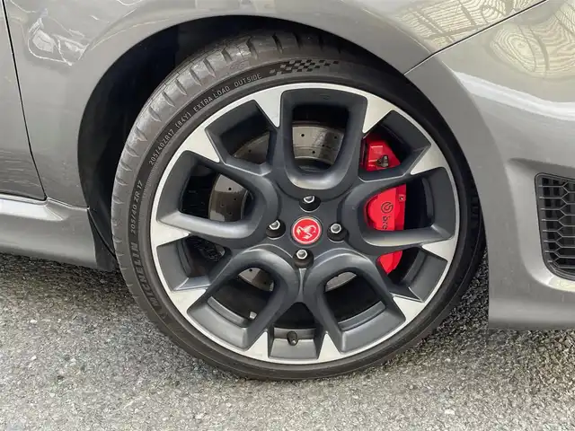 アバルト ５９５ コンペティツィオーネ 神奈川県 2019(令1)年 4.9万km ガンＭ 純正17インチAW/ブレンボブレーキ/レコードモンツァマフラー/ハーフレザーシート/純正ディスプレイオーディオ(USB/BT再生)/ETC/コーナーセンサー/HIDライト/パドルシフト/キーレス/R4/6年整備記録/保証書・取説あり