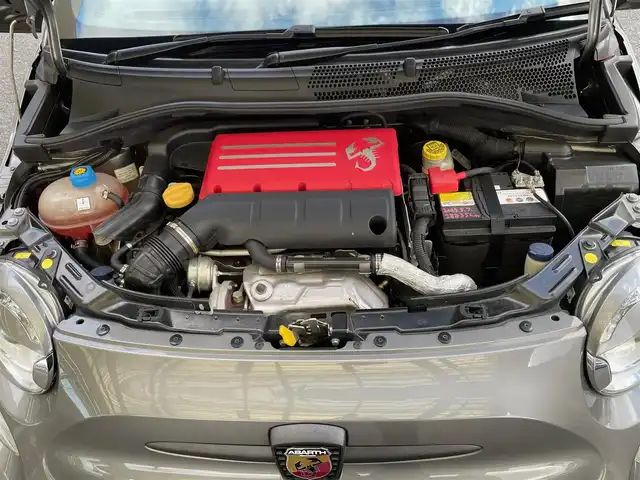 アバルト ５９５ コンペティツィオーネ 神奈川県 2019(令1)年 4.9万km ガンＭ 純正17インチAW/ブレンボブレーキ/レコードモンツァマフラー/ハーフレザーシート/純正ディスプレイオーディオ(USB/BT再生)/ETC/コーナーセンサー/HIDライト/パドルシフト/キーレス/R4/6年整備記録/保証書・取説あり