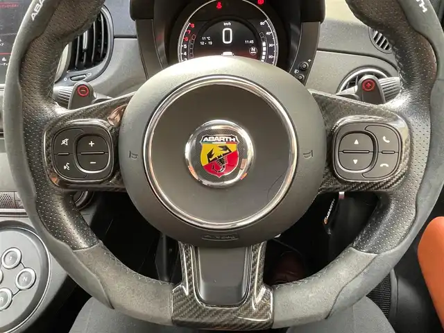 アバルト ５９５ コンペティツィオーネ 神奈川県 2019(令1)年 4.9万km ガンＭ 純正17インチAW/ブレンボブレーキ/レコードモンツァマフラー/ハーフレザーシート/純正ディスプレイオーディオ(USB/BT再生)/ETC/コーナーセンサー/HIDライト/パドルシフト/キーレス/R4/6年整備記録/保証書・取説あり