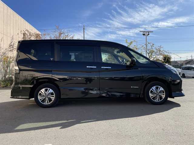 日産 セレナ e－パワー ハイウェイスター V 奈良県 2022(令4)年 3.6万km ダイヤモンドブラック 純正ナビ/アラウンドビューモニター/純正天吊モニター/デジタルルームミラー/エマージェンシーブレーキ/車線逸脱警報/プロパイロット/ハンズフリーオートスライドドア/ＥＴＣ/ドライブレコーダー