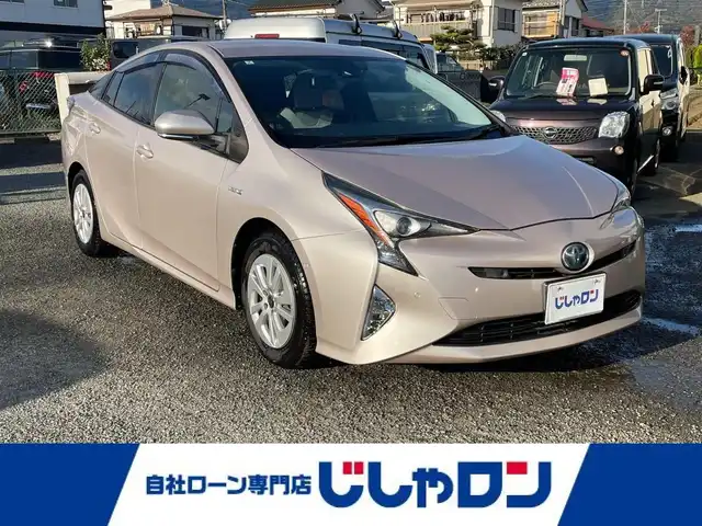 トヨタ プリウス Sセーフティプラス 神奈川県 2016(平28)年 9.4万km スティールブロンドM (株)IDOMが運営する【じしゃロン秦野店】の自社ローン専用車両になります。こちらは現金またはオートローンご利用時の価格です。自社ローンご希望の方は別途その旨お申付け下さい/トヨタセーフティセンス/・衝突軽減ブレーキ/・レーダークルーズコントロール/・レーンキープアシスト/・オートマチックハイビーム/ディーラーOP・SDナビ【DSZT-YC4T】/(Bluetooth接続/フルセグTV/DVD再生可)/バックカメラ/ビルトインETC/ドライブレコーダー/革巻きステアリング/ステアリングスイッチ/ヘッドアップディスプレイ