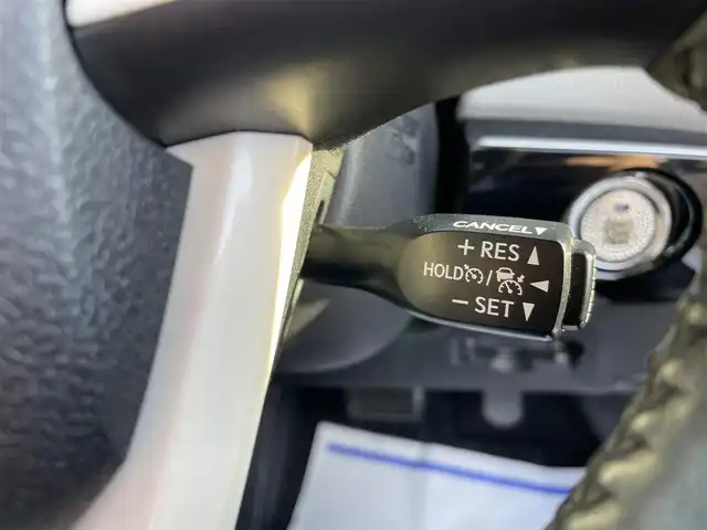 トヨタ プリウス Sセーフティプラス 神奈川県 2016(平28)年 9.4万km スティールブロンドM (株)IDOMが運営する【じしゃロン秦野店】の自社ローン専用車両になります。こちらは現金またはオートローンご利用時の価格です。自社ローンご希望の方は別途その旨お申付け下さい/トヨタセーフティセンス/・衝突軽減ブレーキ/・レーダークルーズコントロール/・レーンキープアシスト/・オートマチックハイビーム/ディーラーOP・SDナビ【DSZT-YC4T】/(Bluetooth接続/フルセグTV/DVD再生可)/バックカメラ/ビルトインETC/ドライブレコーダー/革巻きステアリング/ステアリングスイッチ/ヘッドアップディスプレイ