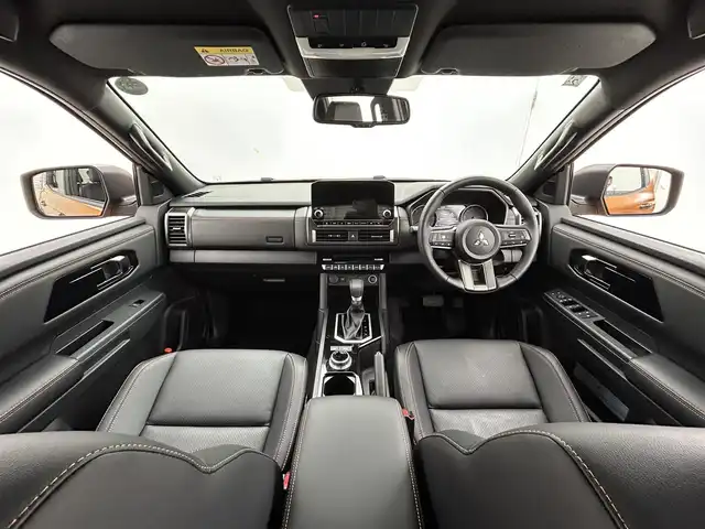 三菱 トライトン GSR 茨城県 2024(令6)年 0.2万km オレンジ 9インチナビゲーションディスプレイ/・Bluetooth/・AppleCarPlay/・AndroidAuto/三菱e-Assist/・マルチアラウンドモニター/・衝突被害軽減ブレーキシステム/・踏み間違い衝突防止アシスト/・車線逸脱警報システム/・ブラインドスポットワーニング/・レーンチェンジアシスト/・リヤクロストラフィックアラート/・オートマチックハイビーム/・レーダークルーズコントロール/・標識認識システム/・ふらつき警報/・リヤデフロック/パワーシート/シートヒーター