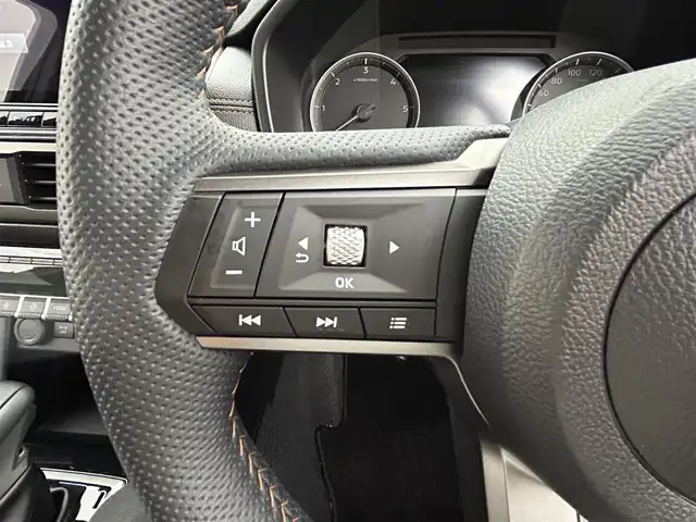 三菱 トライトン GSR 茨城県 2024(令6)年 0.2万km オレンジ 9インチナビゲーションディスプレイ/・Bluetooth/・AppleCarPlay/・AndroidAuto/三菱e-Assist/・マルチアラウンドモニター/・衝突被害軽減ブレーキシステム/・踏み間違い衝突防止アシスト/・車線逸脱警報システム/・ブラインドスポットワーニング/・レーンチェンジアシスト/・リヤクロストラフィックアラート/・オートマチックハイビーム/・レーダークルーズコントロール/・標識認識システム/・ふらつき警報/・リヤデフロック/パワーシート/シートヒーター