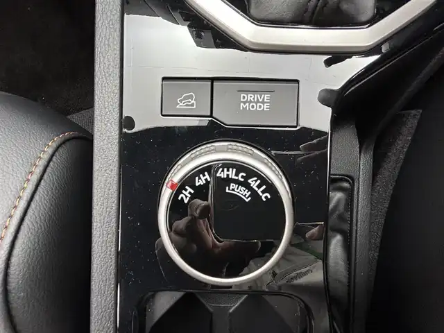 三菱 トライトン GSR 茨城県 2024(令6)年 0.2万km オレンジ 9インチナビゲーションディスプレイ/・Bluetooth/・AppleCarPlay/・AndroidAuto/三菱e-Assist/・マルチアラウンドモニター/・衝突被害軽減ブレーキシステム/・踏み間違い衝突防止アシスト/・車線逸脱警報システム/・ブラインドスポットワーニング/・レーンチェンジアシスト/・リヤクロストラフィックアラート/・オートマチックハイビーム/・レーダークルーズコントロール/・標識認識システム/・ふらつき警報/・リヤデフロック/パワーシート/シートヒーター