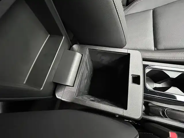 三菱 トライトン GSR 茨城県 2024(令6)年 0.2万km オレンジ 9インチナビゲーションディスプレイ/・Bluetooth/・AppleCarPlay/・AndroidAuto/三菱e-Assist/・マルチアラウンドモニター/・衝突被害軽減ブレーキシステム/・踏み間違い衝突防止アシスト/・車線逸脱警報システム/・ブラインドスポットワーニング/・レーンチェンジアシスト/・リヤクロストラフィックアラート/・オートマチックハイビーム/・レーダークルーズコントロール/・標識認識システム/・ふらつき警報/・リヤデフロック/パワーシート/シートヒーター