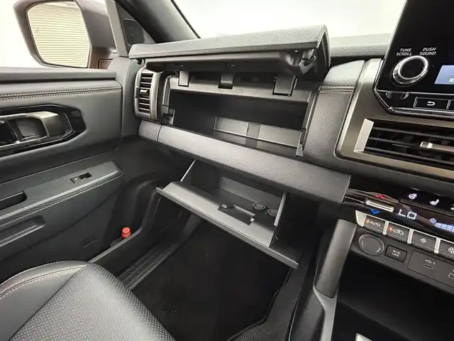 三菱 トライトン GSR 茨城県 2024(令6)年 0.2万km オレンジ 9インチナビゲーションディスプレイ/・Bluetooth/・AppleCarPlay/・AndroidAuto/三菱e-Assist/・マルチアラウンドモニター/・衝突被害軽減ブレーキシステム/・踏み間違い衝突防止アシスト/・車線逸脱警報システム/・ブラインドスポットワーニング/・レーンチェンジアシスト/・リヤクロストラフィックアラート/・オートマチックハイビーム/・レーダークルーズコントロール/・標識認識システム/・ふらつき警報/・リヤデフロック/パワーシート/シートヒーター