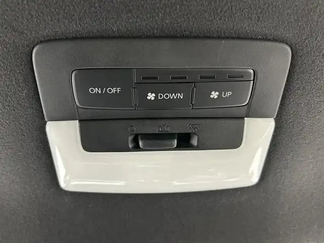 三菱 トライトン GSR 茨城県 2024(令6)年 0.2万km オレンジ 9インチナビゲーションディスプレイ/・Bluetooth/・AppleCarPlay/・AndroidAuto/三菱e-Assist/・マルチアラウンドモニター/・衝突被害軽減ブレーキシステム/・踏み間違い衝突防止アシスト/・車線逸脱警報システム/・ブラインドスポットワーニング/・レーンチェンジアシスト/・リヤクロストラフィックアラート/・オートマチックハイビーム/・レーダークルーズコントロール/・標識認識システム/・ふらつき警報/・リヤデフロック/パワーシート/シートヒーター
