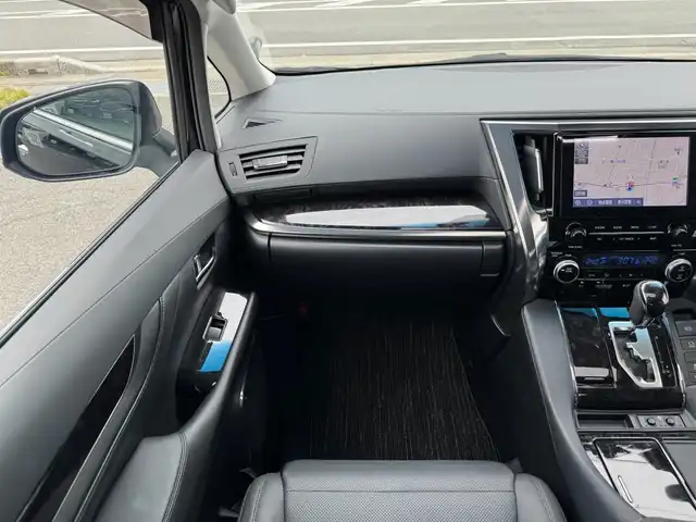 トヨタ アルファード S Cパッケージ 滋賀県 2022(令4)年 3.3万km ブラック ワンオーナー/サンルーフ/純正ディスプレイオーディオ/フルセグ Bluetooth DVD CD AM FM/Tコネクトナビキット/CD・DVDデッキ/バックカメラ/純正フリップダウンモニター/Toyota Safety Sense /プリクラッシュセーフティ/レーントレーシングアシスト［LTA］/レーダークルーズコントロール（全車速追従機能付）/ロードサインアシスト［RSA］/アダプティブハイビームシステム［AHS］/オートマチックハイビーム［AHB］/先行車発進告知機能［TMN］/ドライブレコーダー前後/両側パワースライドドア/ビルトインETC/スペアタイヤ/パワーバックドア/純正18インチアルミ/純正フロアマット/スマートキー×2/プッシュスタート/