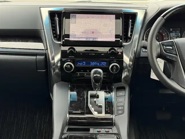 トヨタ アルファード S Cパッケージ 滋賀県 2022(令4)年 3.3万km ブラック ワンオーナー/サンルーフ/純正ディスプレイオーディオ/フルセグ Bluetooth DVD CD AM FM/Tコネクトナビキット/CD・DVDデッキ/バックカメラ/純正フリップダウンモニター/Toyota Safety Sense /プリクラッシュセーフティ/レーントレーシングアシスト［LTA］/レーダークルーズコントロール（全車速追従機能付）/ロードサインアシスト［RSA］/アダプティブハイビームシステム［AHS］/オートマチックハイビーム［AHB］/先行車発進告知機能［TMN］/ドライブレコーダー前後/両側パワースライドドア/ビルトインETC/スペアタイヤ/パワーバックドア/純正18インチアルミ/純正フロアマット/スマートキー×2/プッシュスタート/