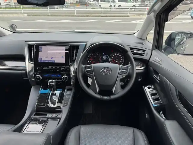 トヨタ アルファード S Cパッケージ 滋賀県 2022(令4)年 3.3万km ブラック ワンオーナー/サンルーフ/純正ディスプレイオーディオ/フルセグ Bluetooth DVD CD AM FM/Tコネクトナビキット/CD・DVDデッキ/バックカメラ/純正フリップダウンモニター/Toyota Safety Sense /プリクラッシュセーフティ/レーントレーシングアシスト［LTA］/レーダークルーズコントロール（全車速追従機能付）/ロードサインアシスト［RSA］/アダプティブハイビームシステム［AHS］/オートマチックハイビーム［AHB］/先行車発進告知機能［TMN］/ドライブレコーダー前後/両側パワースライドドア/ビルトインETC/スペアタイヤ/パワーバックドア/純正18インチアルミ/純正フロアマット/スマートキー×2/プッシュスタート/