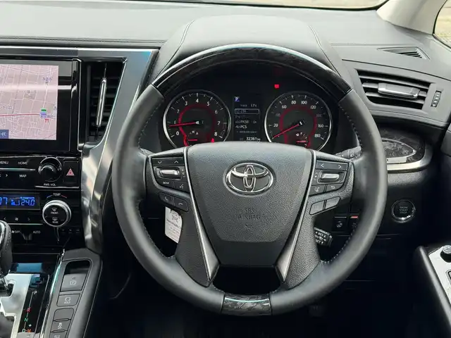 トヨタ アルファード S Cパッケージ 滋賀県 2022(令4)年 3.3万km ブラック ワンオーナー/サンルーフ/純正ディスプレイオーディオ/フルセグ Bluetooth DVD CD AM FM/Tコネクトナビキット/CD・DVDデッキ/バックカメラ/純正フリップダウンモニター/Toyota Safety Sense /プリクラッシュセーフティ/レーントレーシングアシスト［LTA］/レーダークルーズコントロール（全車速追従機能付）/ロードサインアシスト［RSA］/アダプティブハイビームシステム［AHS］/オートマチックハイビーム［AHB］/先行車発進告知機能［TMN］/ドライブレコーダー前後/両側パワースライドドア/ビルトインETC/スペアタイヤ/パワーバックドア/純正18インチアルミ/純正フロアマット/スマートキー×2/プッシュスタート/