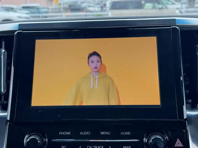 トヨタ アルファード S Cパッケージ 滋賀県 2022(令4)年 3.3万km ブラック ワンオーナー/サンルーフ/純正ディスプレイオーディオ/フルセグ Bluetooth DVD CD AM FM/Tコネクトナビキット/CD・DVDデッキ/バックカメラ/純正フリップダウンモニター/Toyota Safety Sense /プリクラッシュセーフティ/レーントレーシングアシスト［LTA］/レーダークルーズコントロール（全車速追従機能付）/ロードサインアシスト［RSA］/アダプティブハイビームシステム［AHS］/オートマチックハイビーム［AHB］/先行車発進告知機能［TMN］/ドライブレコーダー前後/両側パワースライドドア/ビルトインETC/スペアタイヤ/パワーバックドア/純正18インチアルミ/純正フロアマット/スマートキー×2/プッシュスタート/