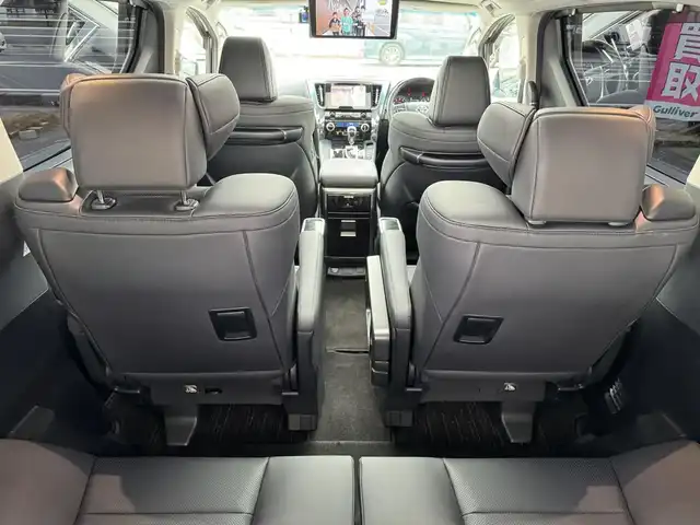 トヨタ アルファード S Cパッケージ 滋賀県 2022(令4)年 3.3万km ブラック ワンオーナー/サンルーフ/純正ディスプレイオーディオ/フルセグ Bluetooth DVD CD AM FM/Tコネクトナビキット/CD・DVDデッキ/バックカメラ/純正フリップダウンモニター/Toyota Safety Sense /プリクラッシュセーフティ/レーントレーシングアシスト［LTA］/レーダークルーズコントロール（全車速追従機能付）/ロードサインアシスト［RSA］/アダプティブハイビームシステム［AHS］/オートマチックハイビーム［AHB］/先行車発進告知機能［TMN］/ドライブレコーダー前後/両側パワースライドドア/ビルトインETC/スペアタイヤ/パワーバックドア/純正18インチアルミ/純正フロアマット/スマートキー×2/プッシュスタート/