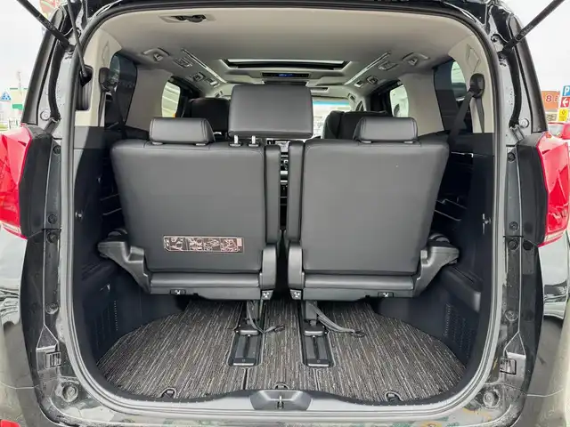 トヨタ アルファード S Cパッケージ 滋賀県 2022(令4)年 3.3万km ブラック ワンオーナー/サンルーフ/純正ディスプレイオーディオ/フルセグ Bluetooth DVD CD AM FM/Tコネクトナビキット/CD・DVDデッキ/バックカメラ/純正フリップダウンモニター/Toyota Safety Sense /プリクラッシュセーフティ/レーントレーシングアシスト［LTA］/レーダークルーズコントロール（全車速追従機能付）/ロードサインアシスト［RSA］/アダプティブハイビームシステム［AHS］/オートマチックハイビーム［AHB］/先行車発進告知機能［TMN］/ドライブレコーダー前後/両側パワースライドドア/ビルトインETC/スペアタイヤ/パワーバックドア/純正18インチアルミ/純正フロアマット/スマートキー×2/プッシュスタート/