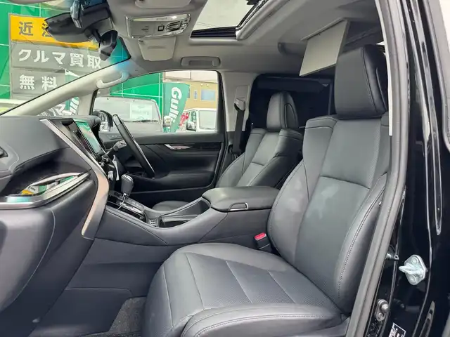 トヨタ アルファード S Cパッケージ 滋賀県 2022(令4)年 3.3万km ブラック ワンオーナー/サンルーフ/純正ディスプレイオーディオ/フルセグ Bluetooth DVD CD AM FM/Tコネクトナビキット/CD・DVDデッキ/バックカメラ/純正フリップダウンモニター/Toyota Safety Sense /プリクラッシュセーフティ/レーントレーシングアシスト［LTA］/レーダークルーズコントロール（全車速追従機能付）/ロードサインアシスト［RSA］/アダプティブハイビームシステム［AHS］/オートマチックハイビーム［AHB］/先行車発進告知機能［TMN］/ドライブレコーダー前後/両側パワースライドドア/ビルトインETC/スペアタイヤ/パワーバックドア/純正18インチアルミ/純正フロアマット/スマートキー×2/プッシュスタート/