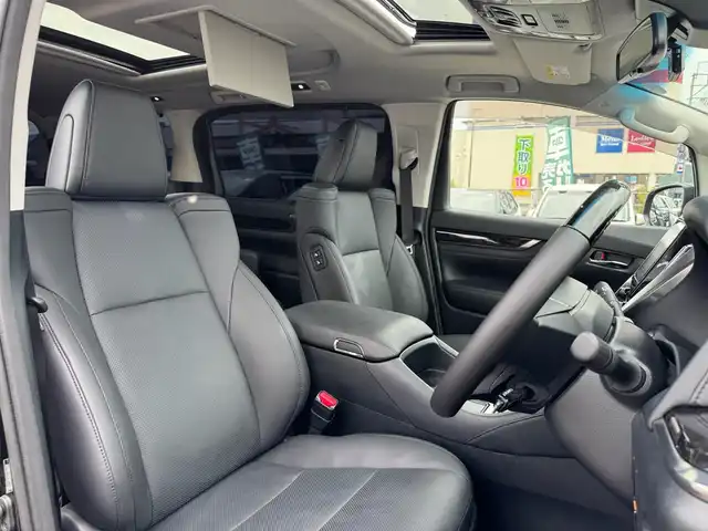 トヨタ アルファード S Cパッケージ 滋賀県 2022(令4)年 3.3万km ブラック ワンオーナー/サンルーフ/純正ディスプレイオーディオ/フルセグ Bluetooth DVD CD AM FM/Tコネクトナビキット/CD・DVDデッキ/バックカメラ/純正フリップダウンモニター/Toyota Safety Sense /プリクラッシュセーフティ/レーントレーシングアシスト［LTA］/レーダークルーズコントロール（全車速追従機能付）/ロードサインアシスト［RSA］/アダプティブハイビームシステム［AHS］/オートマチックハイビーム［AHB］/先行車発進告知機能［TMN］/ドライブレコーダー前後/両側パワースライドドア/ビルトインETC/スペアタイヤ/パワーバックドア/純正18インチアルミ/純正フロアマット/スマートキー×2/プッシュスタート/