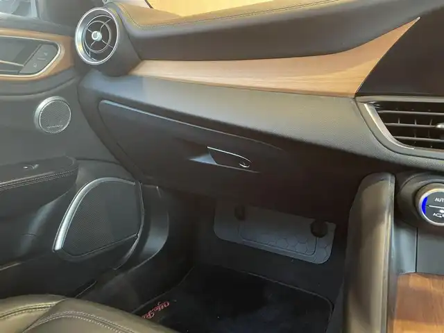 アルファロメオ ジュリア スーパー 愛知県 2018(平30)年 6.1万km 白 harman/kardon/アダプティブクルーズコントロール/レーンキープアシスト/ブラインドスポットモニター/パドルシフト/バックカメラ/Bluetooth/ブラックレザーシート/メモリ付きパワーシート/シートヒーター/ステアリングヒーター/コーナーセンサー/前後ドライブレコーダー