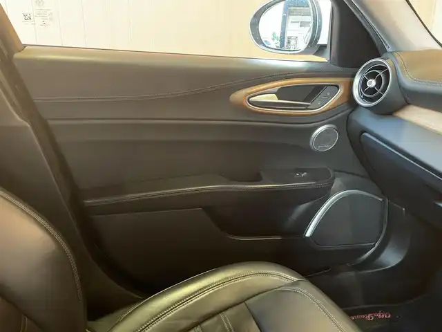 アルファロメオ ジュリア スーパー 愛知県 2018(平30)年 6.1万km 白 harman/kardon/アダプティブクルーズコントロール/レーンキープアシスト/ブラインドスポットモニター/パドルシフト/バックカメラ/Bluetooth/ブラックレザーシート/メモリ付きパワーシート/シートヒーター/ステアリングヒーター/コーナーセンサー/前後ドライブレコーダー