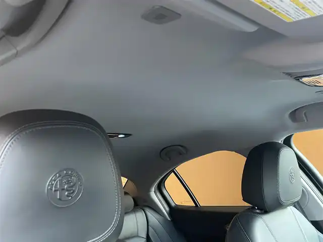 アルファロメオ ジュリア スーパー 愛知県 2018(平30)年 6.1万km 白 harman/kardon/アダプティブクルーズコントロール/レーンキープアシスト/ブラインドスポットモニター/パドルシフト/バックカメラ/Bluetooth/ブラックレザーシート/メモリ付きパワーシート/シートヒーター/ステアリングヒーター/コーナーセンサー/前後ドライブレコーダー