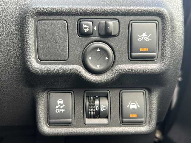 日産 ノート X FOUR Vセレ +セーフ 石川県 2014(平26)年 4.8万km ダークメタルグレー 4WD/ワンオーナー/エマージェンシーブレーキ/VDC/車線逸脱警報/純正SDナビゲーション/【CD/DVD/Bluetooth/フルセグTV】/アラウンドビューモニターセット/踏み間違い衝突防止アシスト/フロント、バックソナー/アラウンドビューモニター/ETC/インテリジェントキー/プッシュエンジンスタート/純正ホイール付きスタッドレス4本積込/保証書/取説/スペアキー