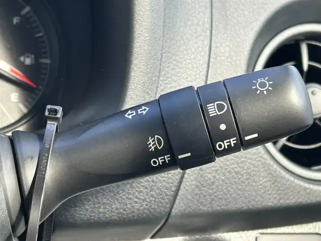 トヨタ ヴィッツ F 岩手県 2018(平30)年 0.3万km オレンジM 純正ナビ　バックカメラ　Ｂｌｕｅｔｏｏｔｈ　ＣＤ／ＤＶＤ再生　フルセグ　ビルトインＥＴＣ２．０　スマートキー　プッシュスタート　純正フロアマット　アイドリングストップ　ドライブレコーダー　ＡＢＳ