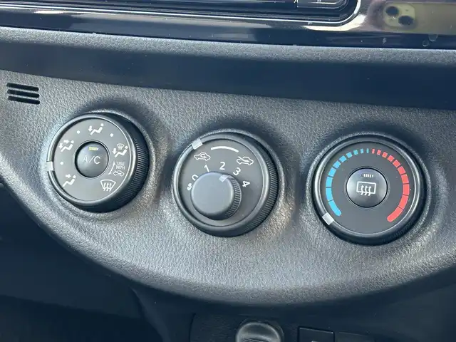 トヨタ ヴィッツ F 岩手県 2018(平30)年 0.3万km オレンジM 純正ナビ　バックカメラ　Ｂｌｕｅｔｏｏｔｈ　ＣＤ／ＤＶＤ再生　フルセグ　ビルトインＥＴＣ２．０　スマートキー　プッシュスタート　純正フロアマット　アイドリングストップ　ドライブレコーダー　ＡＢＳ