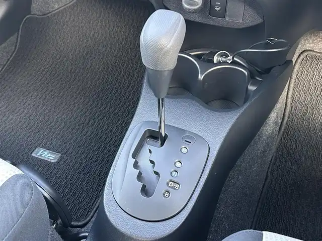 トヨタ ヴィッツ F 岩手県 2018(平30)年 0.3万km オレンジM 純正ナビ　バックカメラ　Ｂｌｕｅｔｏｏｔｈ　ＣＤ／ＤＶＤ再生　フルセグ　ビルトインＥＴＣ２．０　スマートキー　プッシュスタート　純正フロアマット　アイドリングストップ　ドライブレコーダー　ＡＢＳ