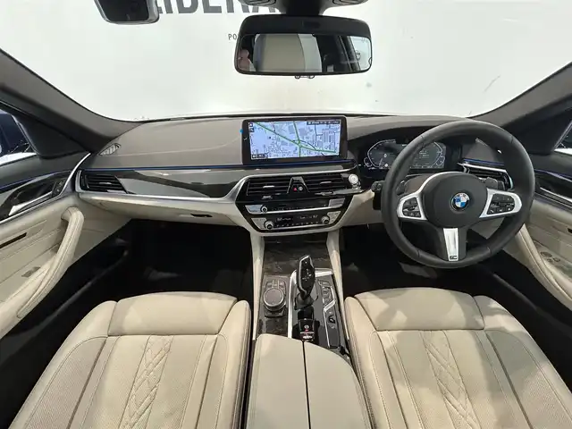 ＢＭＷ ５３０ｅ 熊本県 2020(令2)年 1.1万km ファイトニックブルー ワンオーナー車/エクスクルーシブナッパレザーパッケージ/ホワイトフルレザーシート/全席シートヒーター/前席シートクーラー/前席パワーシート/前席シートメモリー/純正HDDナビ/360°カメラ/コーナーセンサー/AppleCarPlay/Bluetooth/USB/ヘッドアップディスプレイ/アダプティブクルーズコントロール/インテリジェントセーフティー/オートホールドアシスト/パワートランクドア/前後ドライブレコーダー/ETC2.0/純正LEDヘッドライト/純正LEDフォグライト/【ファイトニックブルー/Mスポーツ エディションジョイプラス】